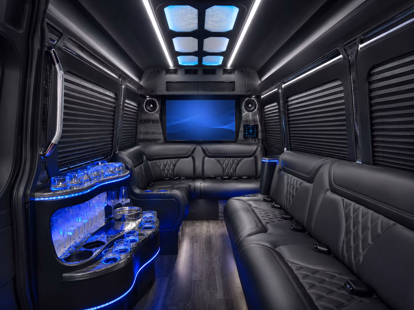 lakecharlescharterbusservices com puts multi day group trips to dallas san antonio and nashville within easy reach